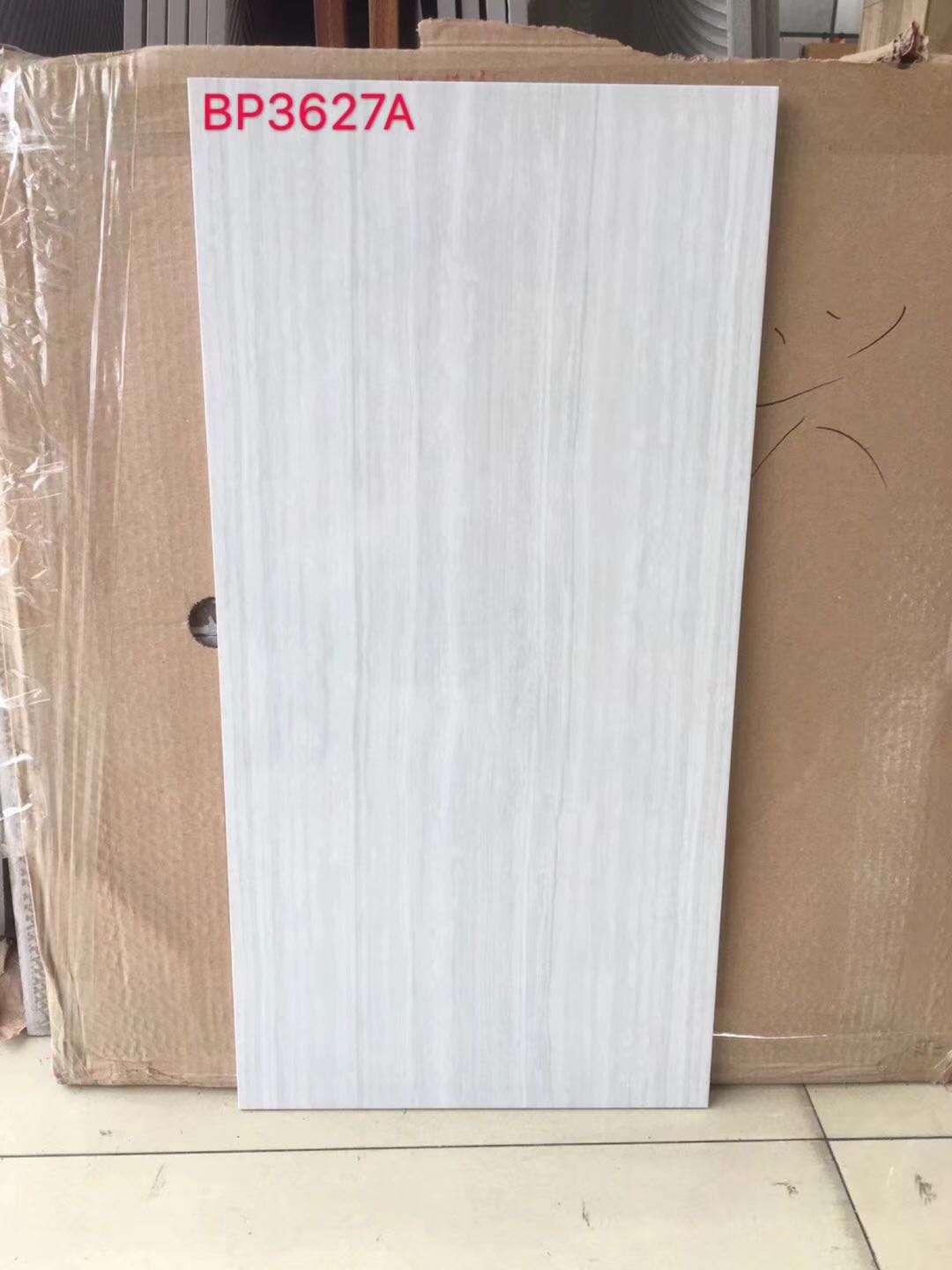 特價磁磚, 磁磚大減價, 香港特價磁磚大平賣, 300X600, 家庭公屋出租屋食肆裝修, 24吋磁磚, 金銀倉, 佛山陶瓷磁磚批發市場, 牆身磚,旺角磁磚店鋪,深圳磁磚店鋪,裝修材料,平價錢裝修,