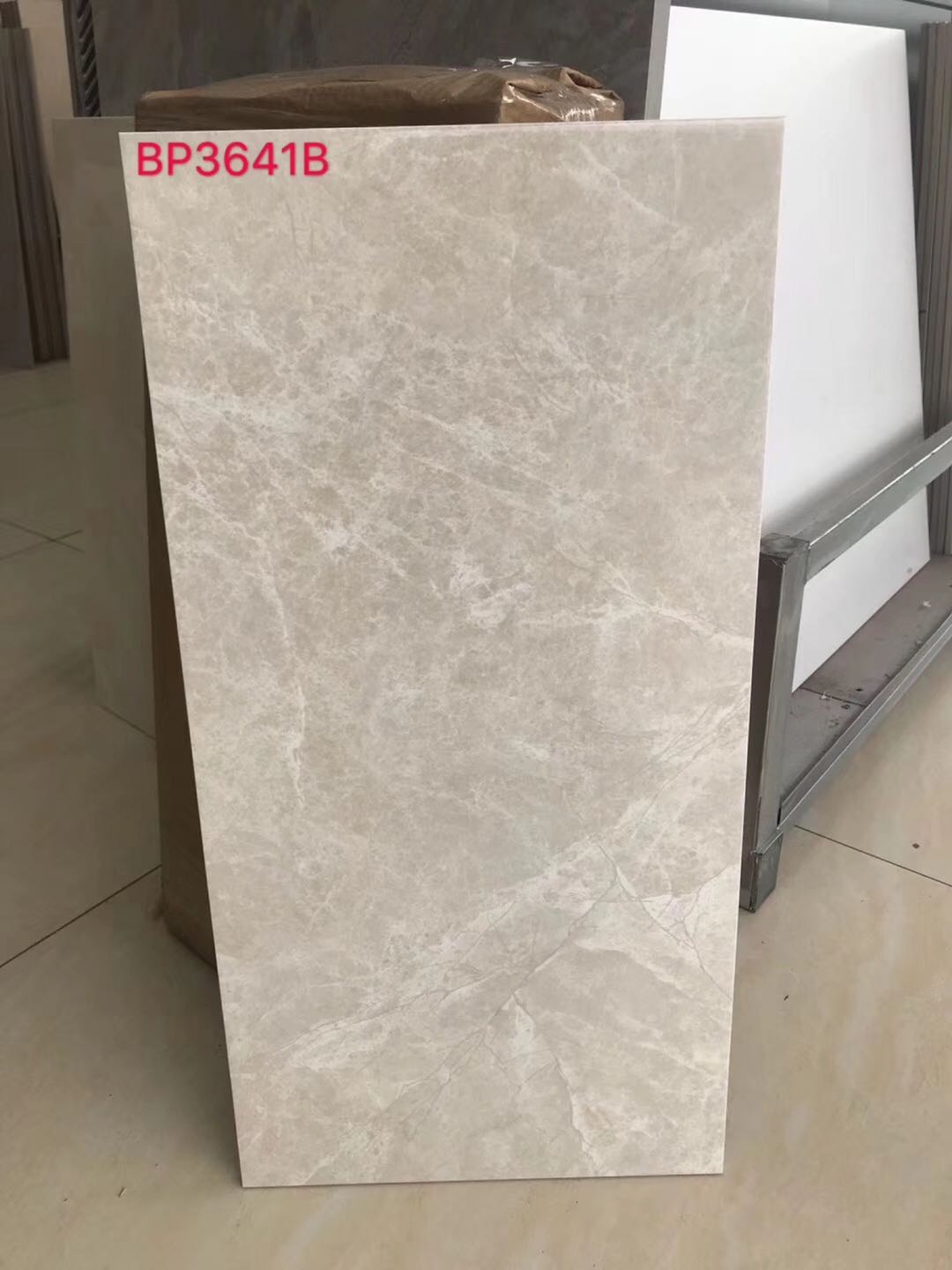 特價磁磚, 磁磚大減價, 香港特價磁磚大平賣, 300X600, 家庭公屋出租屋食肆裝修, 24吋磁磚, 金銀倉, 佛山陶瓷磁磚批發市場, 牆身磚,旺角磁磚店鋪,深圳磁磚店鋪,裝修材料,平價錢裝修,