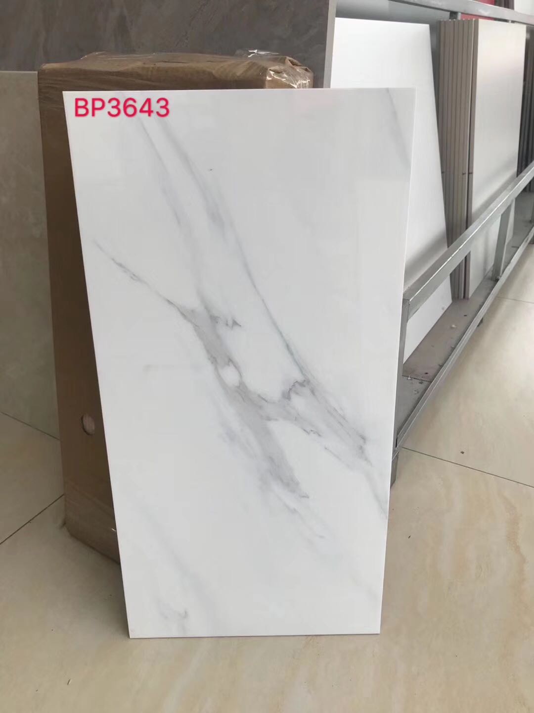 特價磁磚, 磁磚大減價, 香港特價磁磚大平賣, 300X600, 家庭公屋出租屋食肆裝修, 24吋磁磚, 金銀倉, 佛山陶瓷磁磚批發市場, 牆身磚,旺角磁磚店鋪,深圳磁磚店鋪,裝修材料,平價錢裝修,