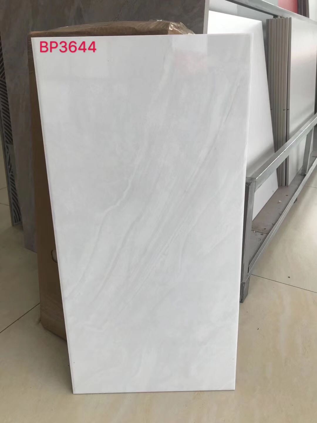 特價磁磚, 磁磚大減價, 香港特價磁磚大平賣, 300X600, 家庭公屋出租屋食肆裝修, 24吋磁磚, 金銀倉, 佛山陶瓷磁磚批發市場, 牆身磚,旺角磁磚店鋪,深圳磁磚店鋪,裝修材料,平價錢裝修,