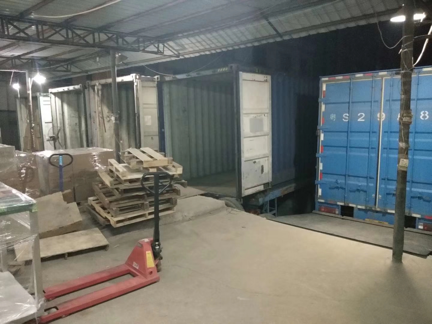 淘寶運輸,淘寶集運,大陸淘寶採購家私電器瓷磚,大陸過香港運輸,家私運輸公司,瓷磚運輸公司,電器運輸公司,運輸服務,金銀倉,新鵬港,從大陸運貨物到香港,大陸購買香港收貨,